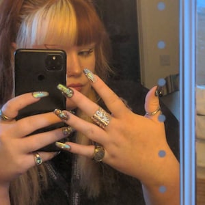 Cosmic Aurora Chrome Press-On Nails – Galaxy-Inspired 3D Metallic Nail Art Set