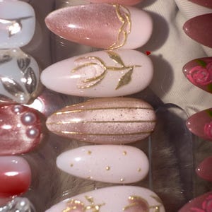 Luxury Blush Pink Press-On Nails – Elegant Gold Line Nail Art | Short Square Glossy Fake Nails | Reusable Handmade Nail Set