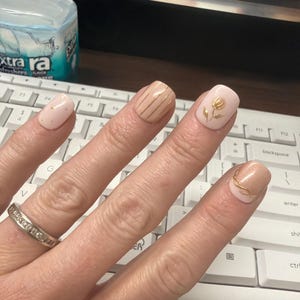 Luxury Blush Pink Press-On Nails – Elegant Gold Line Nail Art | Short Square Glossy Fake Nails | Reusable Handmade Nail Set