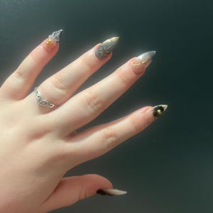Luxury Galaxy Floral Press-On Nails – Handmade Black & Gold Glitter Nail Set | Elegant Reusable False Nails