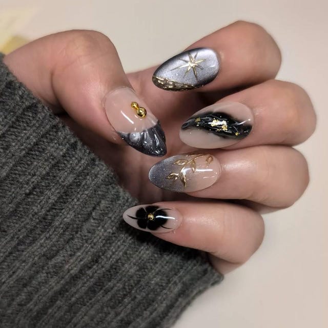 Luxury Galaxy Floral Press-On Nails – Handmade Black & Gold Glitter Nail Set | Elegant Reusable False Nails
