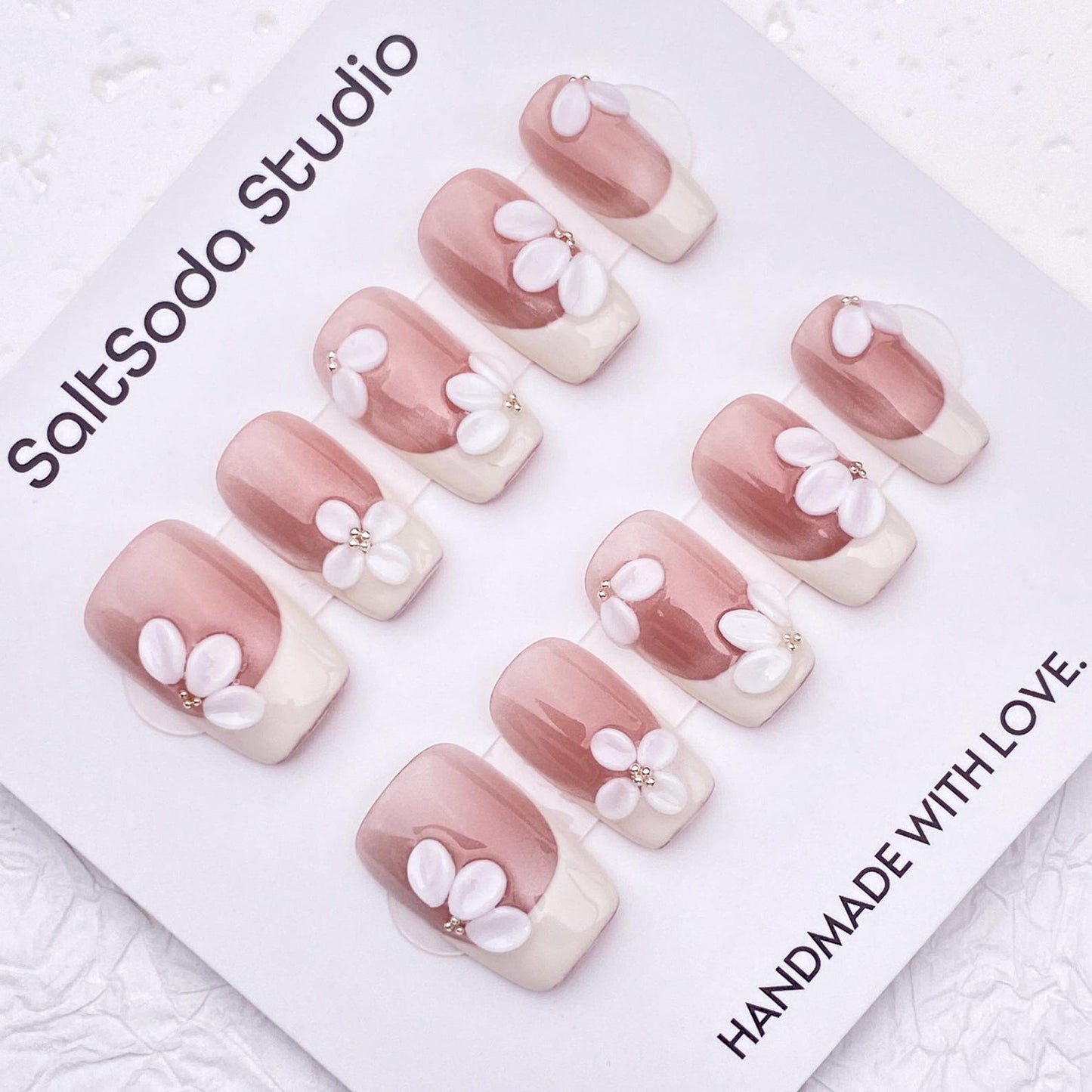 Elegant White Flower Press-On Nails – Handmade French Tip Nail Set | Minimalist Reusable False Nails