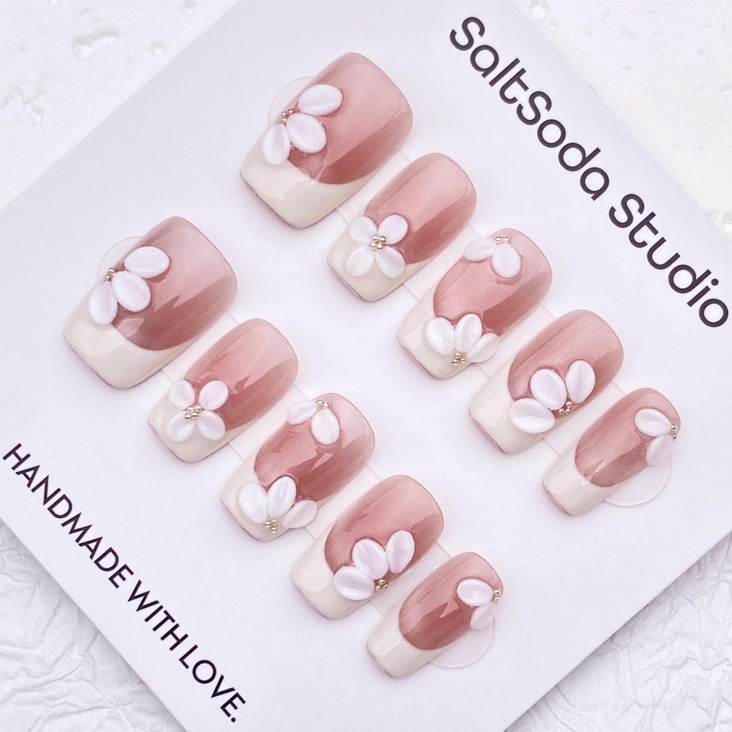 Elegant White Flower Press-On Nails – Handmade French Tip Nail Set | Minimalist Reusable False Nails