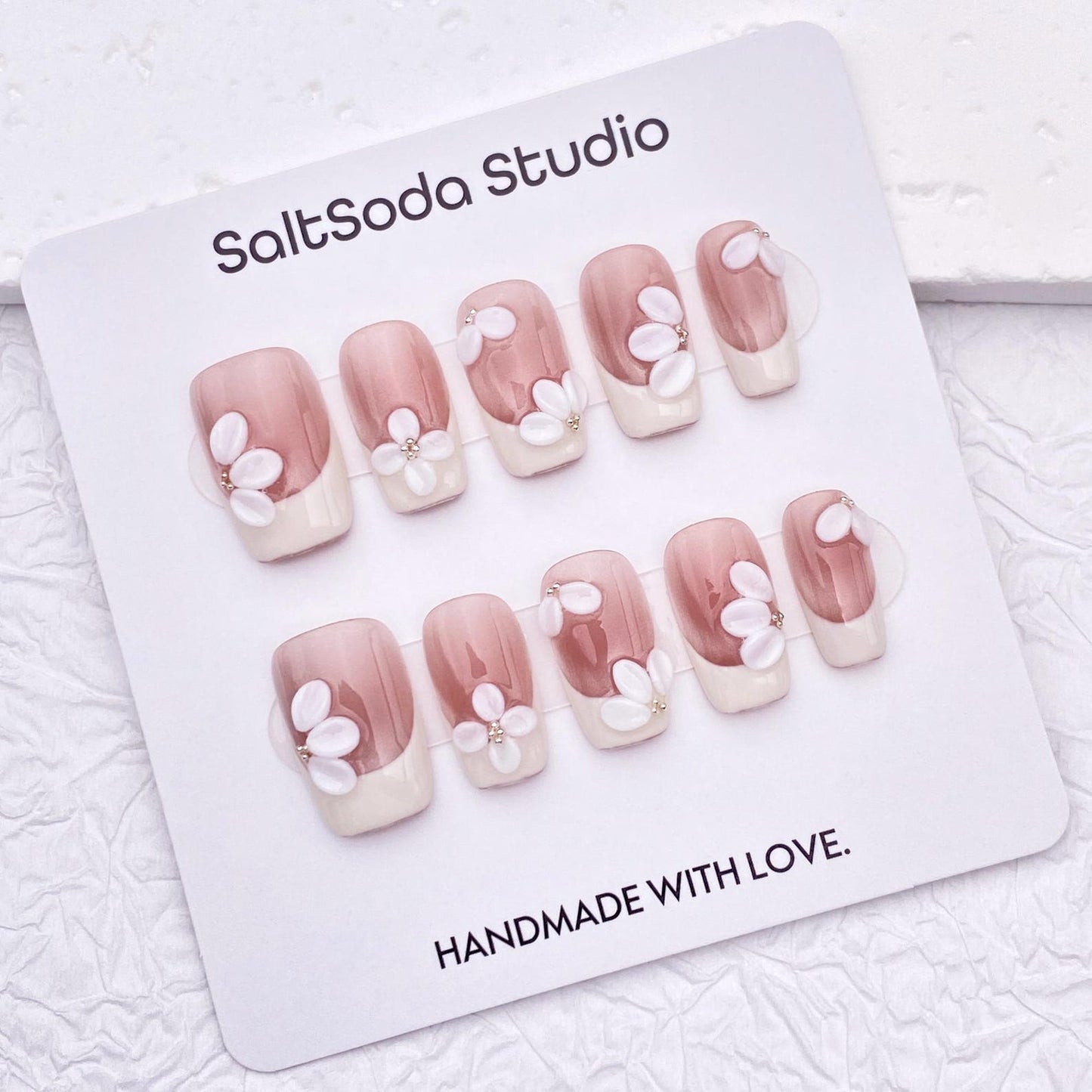 Elegant White Flower Press-On Nails – Handmade French Tip Nail Set | Minimalist Reusable False Nails